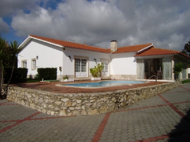 Detached villa with 4.355 m2 and pool 