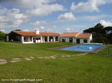Speciale villa,met bijgebouw en zwembad