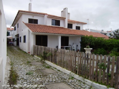 Semi-detached house with seaviews