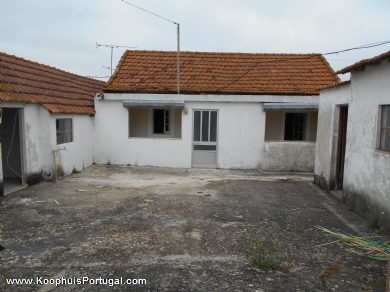 Several older houses & barns on 2.500 m2