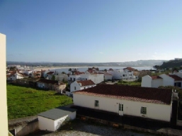 Large townhouse with views on the bay