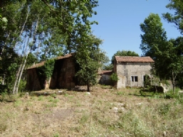 Older houses on a plot of 2.600 m2