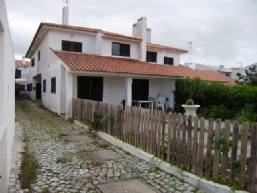 Semi-detached house with seaviews