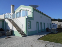 Villa with annex, covered pool & views