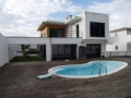 Moderne villa met zwembad nabij strand